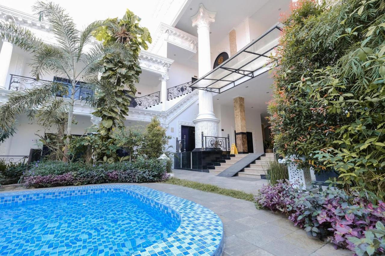 The Grand Palace Hotel Yogyakarta Kültér fotó
