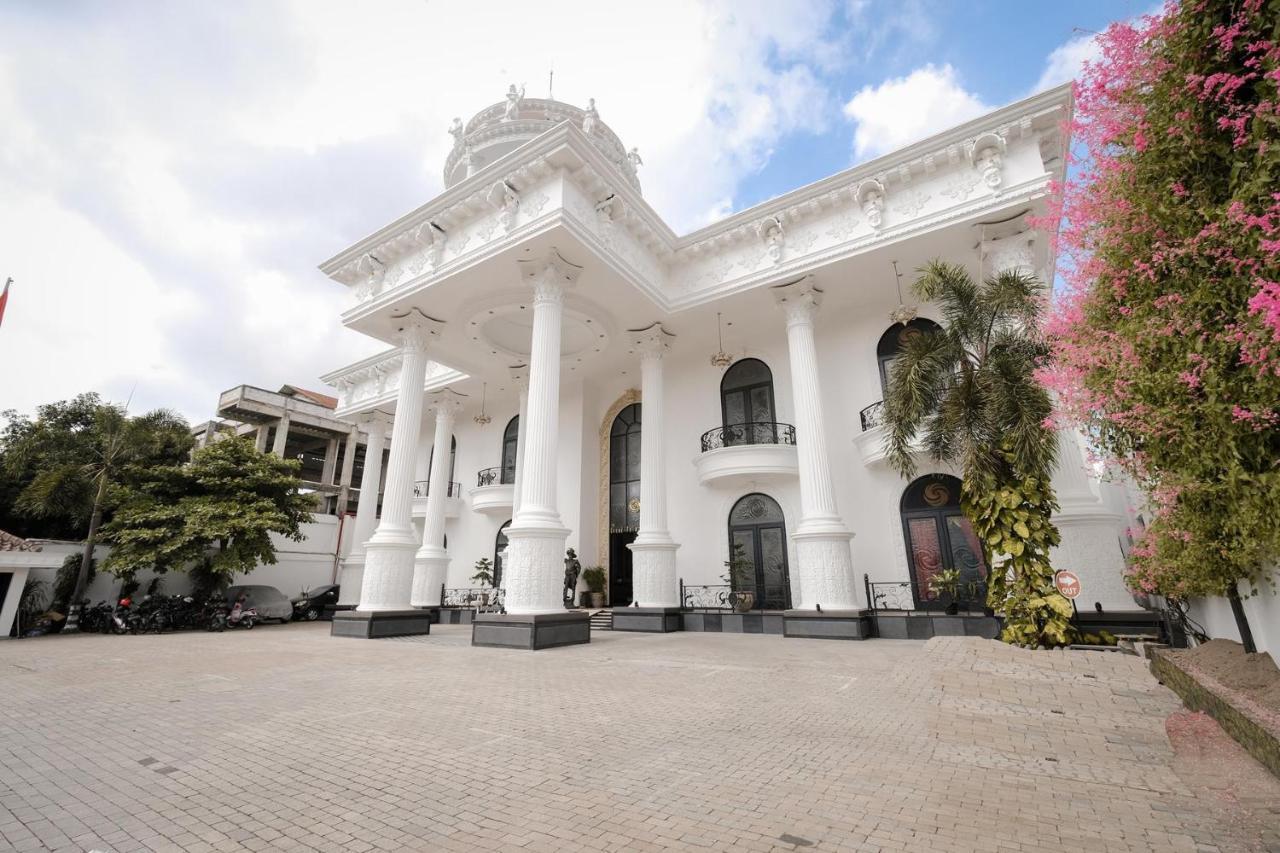 The Grand Palace Hotel Yogyakarta Kültér fotó
