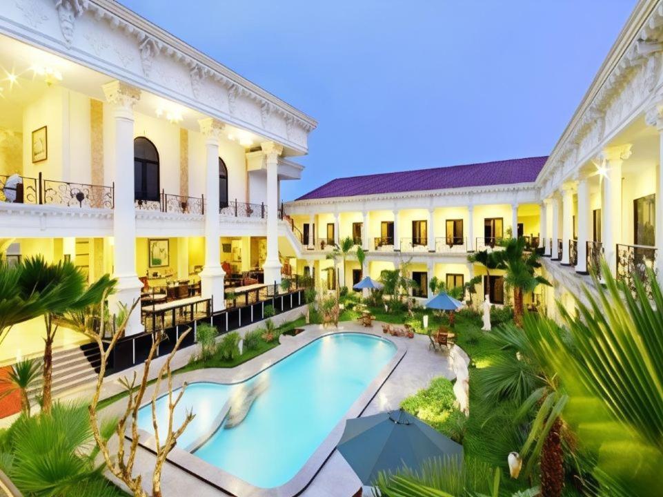 The Grand Palace Hotel Yogyakarta Kültér fotó